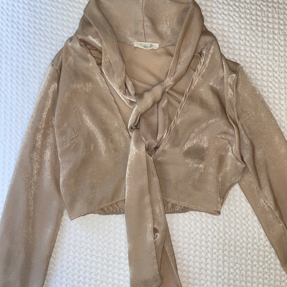 Elegant satin beige crop top - Picture 4 of 4